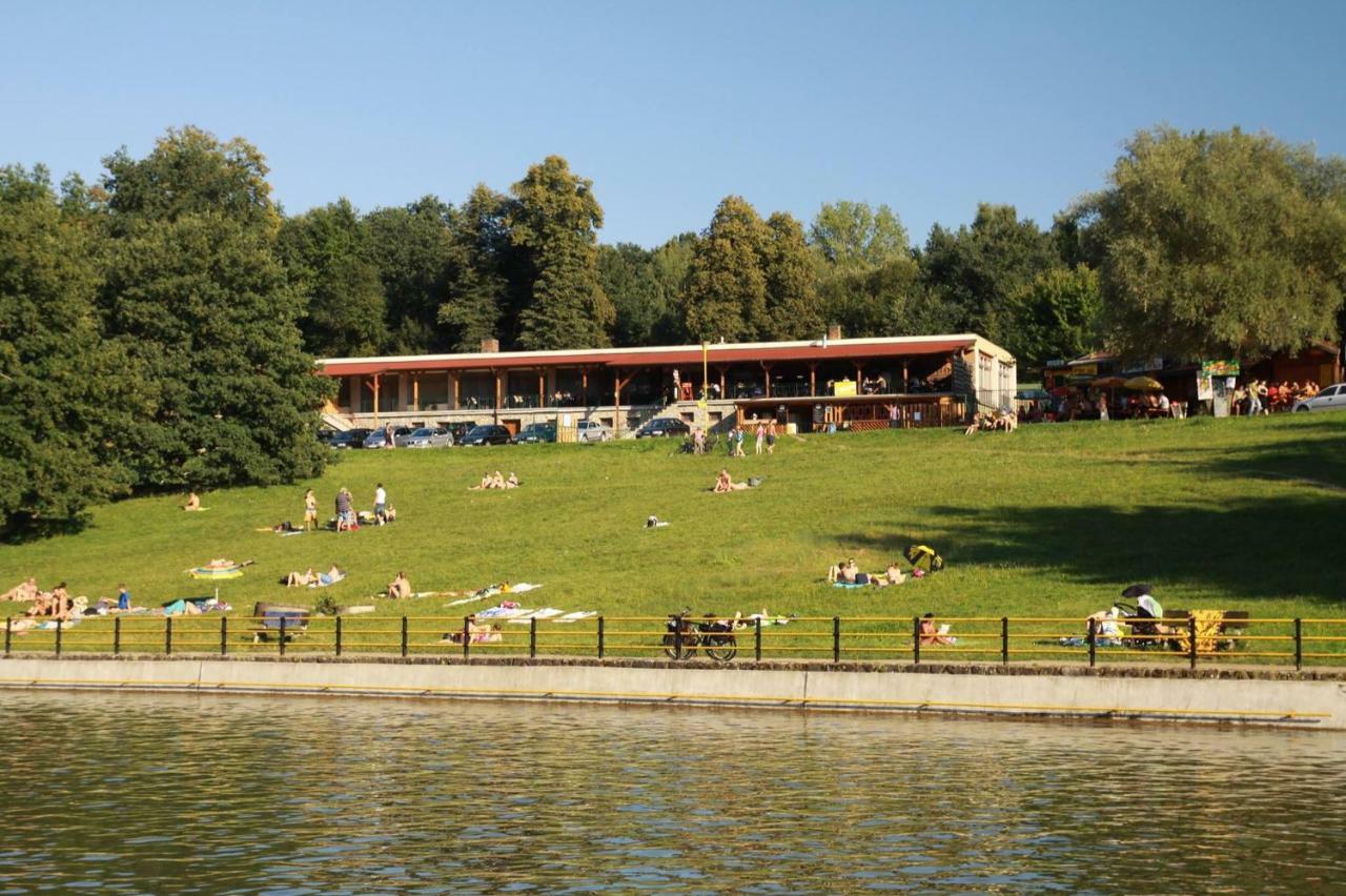 Restaurace Penzion Pod Sumarnikem Tvarozna Lhota Exterior foto